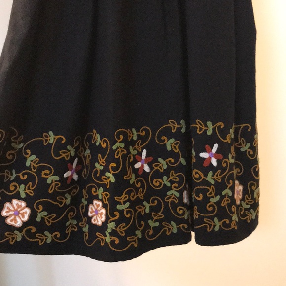 Embroidered vintage dress with tie sleeves - Picture 2 of 6